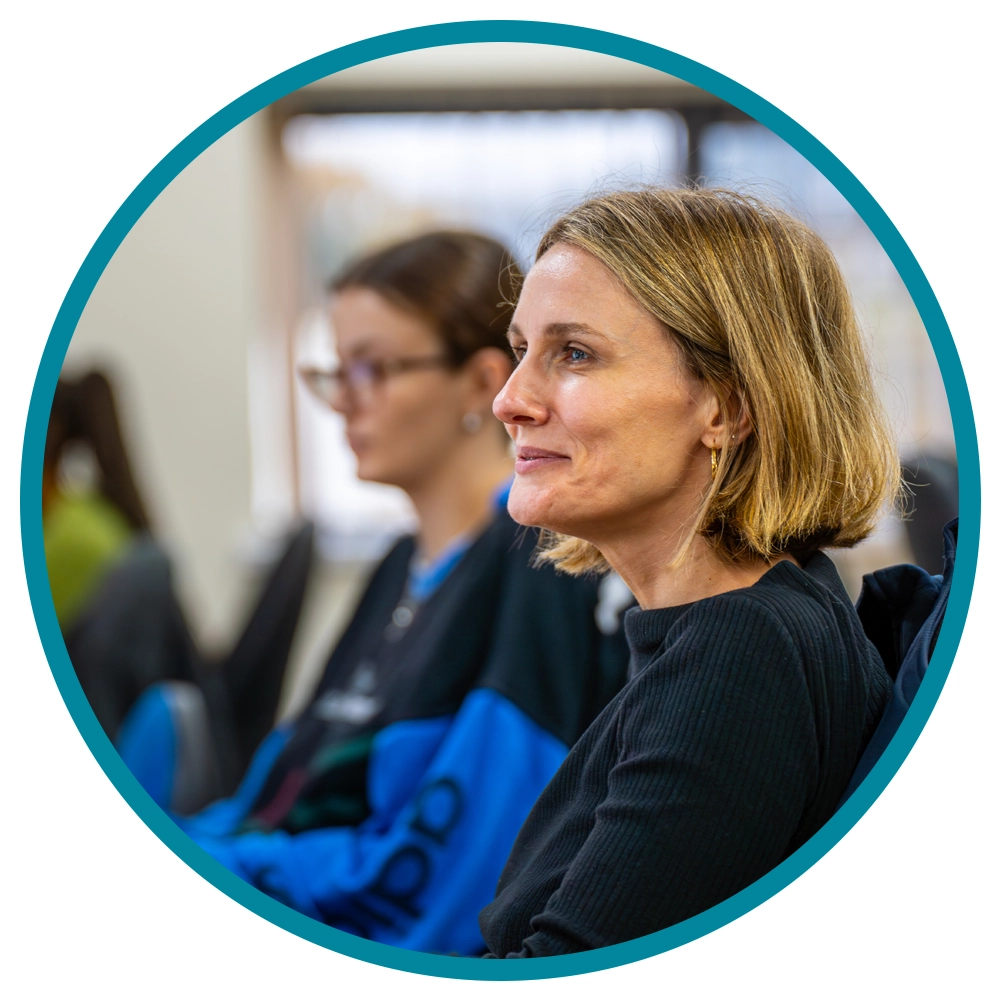 query handling service- lady in office