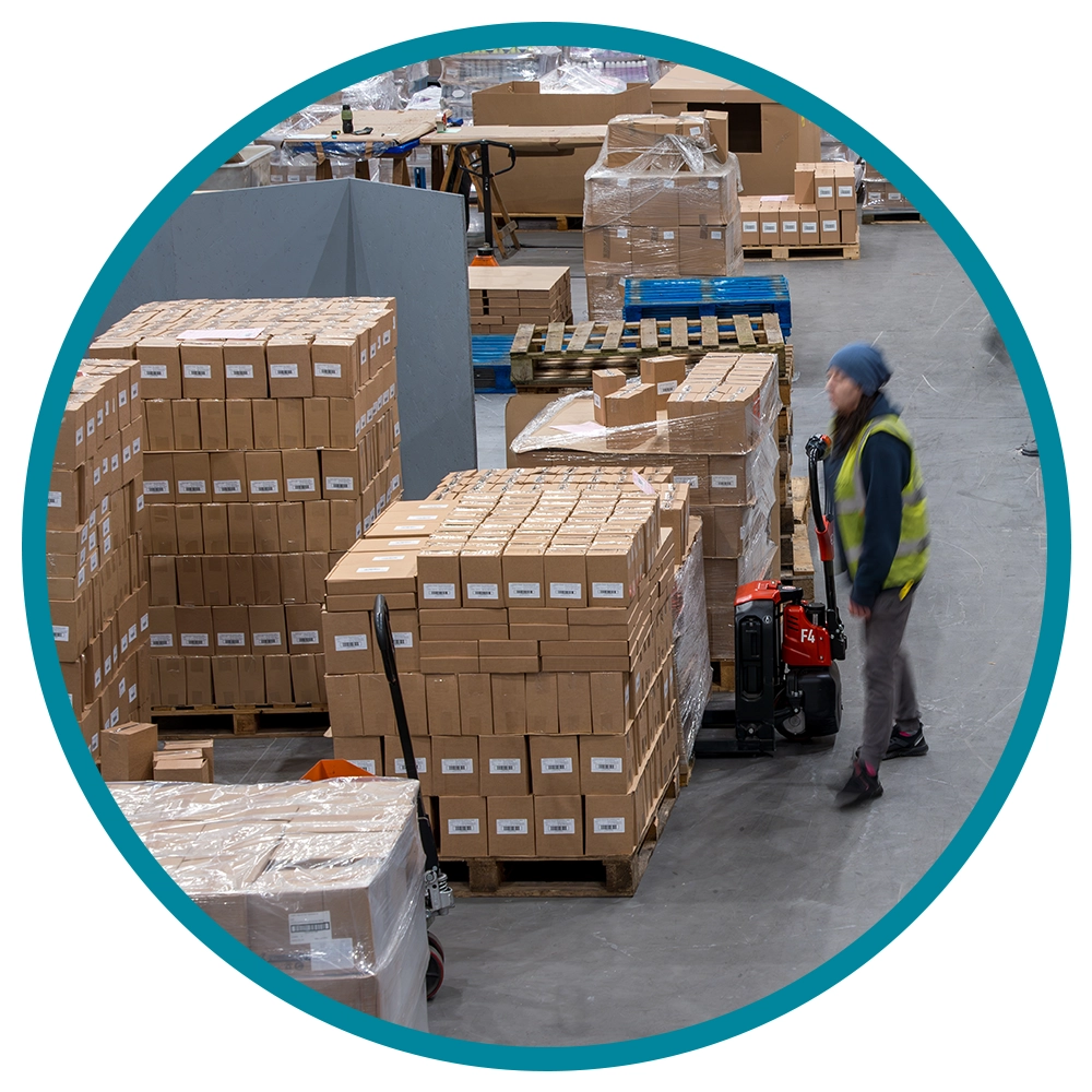 sustainable fulfilment- boxes in a warehouse